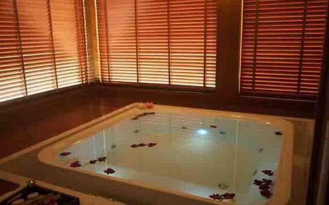 Siam Society Hotel & Resort