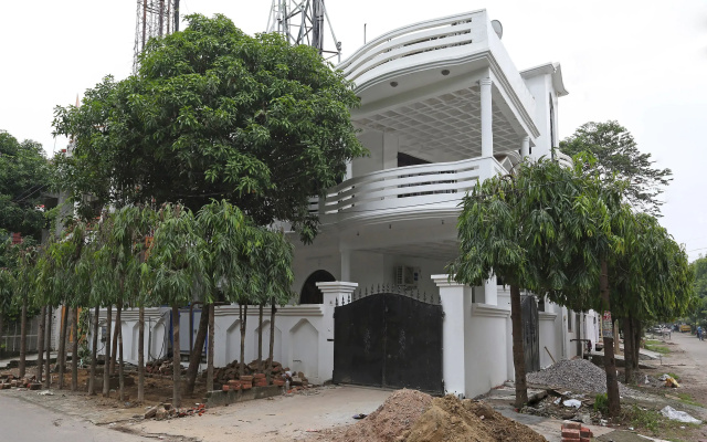 Hotel O Greenview Near Munshi Pulia Metro Station