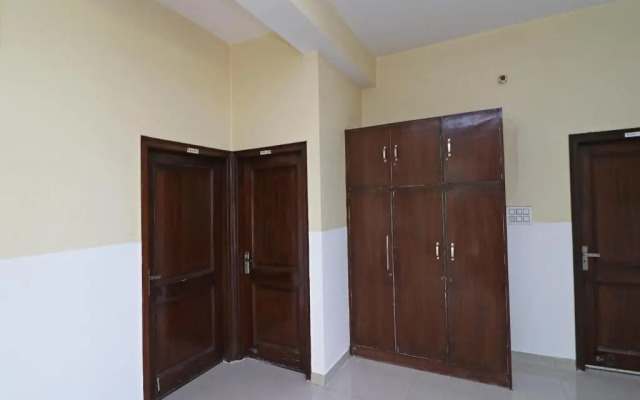 Hotel Red Flag By OYO Rooms