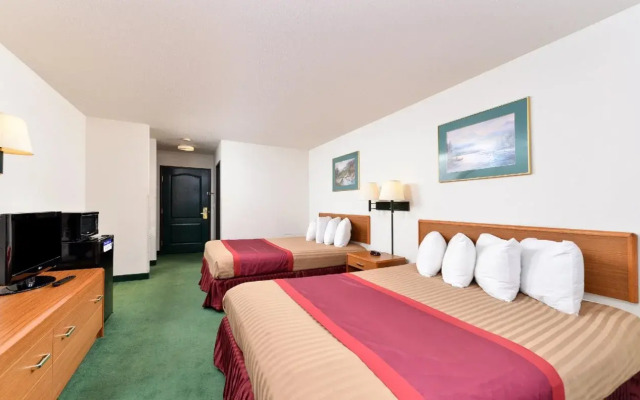 Northwoods Best Inn (ex.Americas Best Value Inn Chetek)