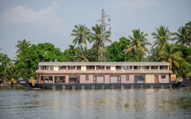 OYO 22759 Houseboat Luxury Smart Gold 6 BHK