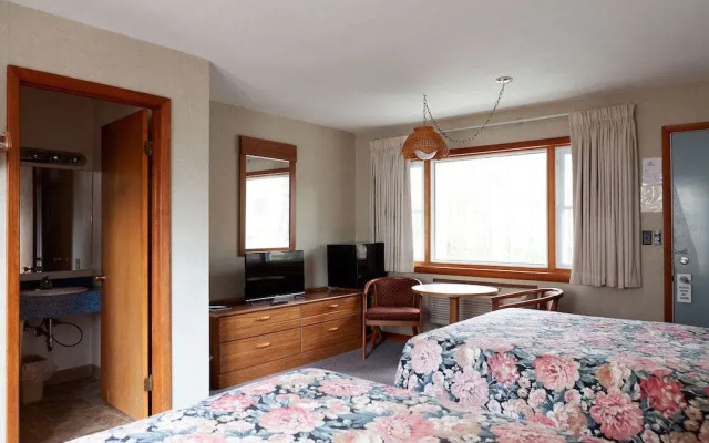 Town and Country Motor Inn