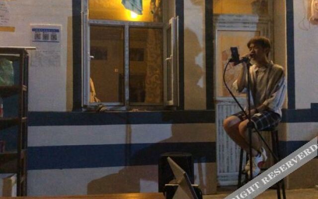 Zhoushan youth hostel for the elderly and the sea