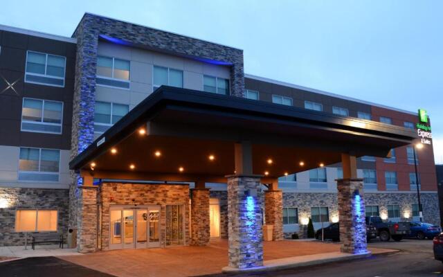 Holiday Inn Express & Suites Pittsburgh - Monroeville, an IHG Hotel