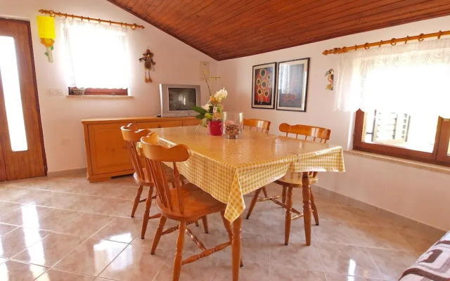 Apartment 895