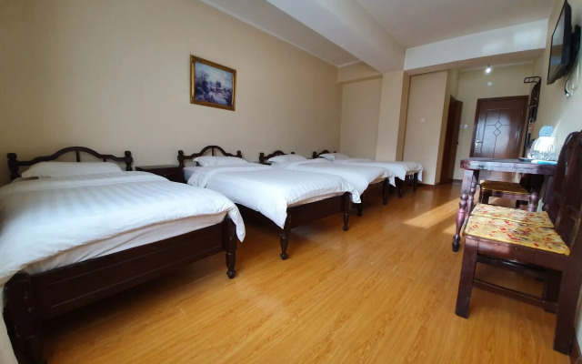 Land Hotel