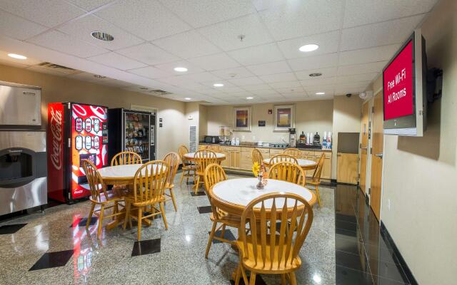 Red Roof Inn & Suites Philadelphia - Bellmawr