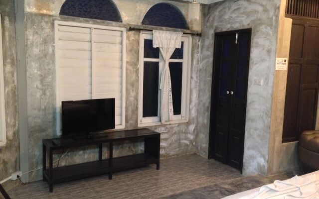 At Casa Guesthouse Amphawa