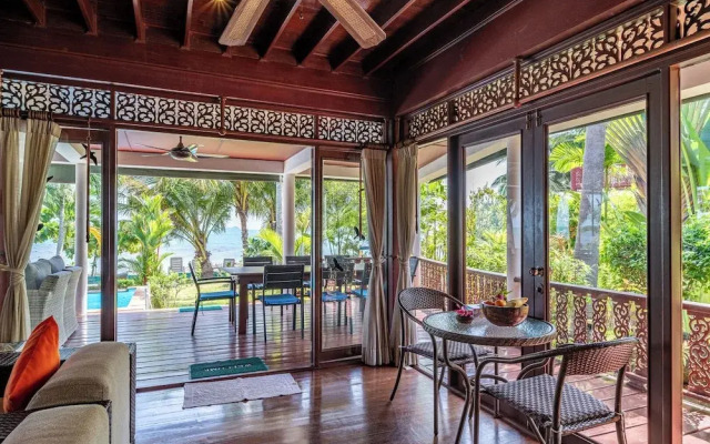 Tropical Beachfront 4 Bdr Villa - KBR24