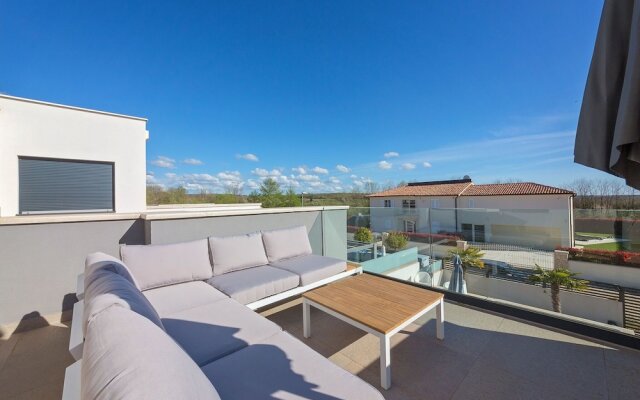 Wonderful Villa in Labinci - Kastelir With Swimming Pool