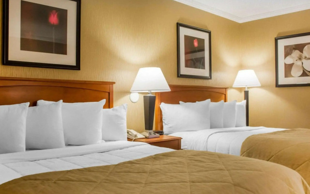 Clarion Hotel & Suites Riverfront