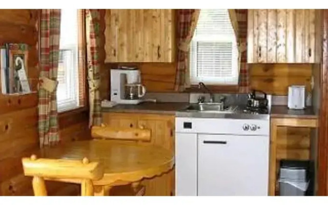 Auberge Les Jardins Inn-Motel Le Brayon & Chalets