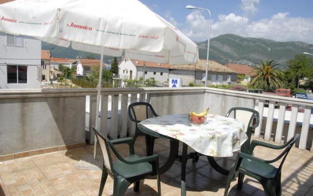 Apartments Dosljak