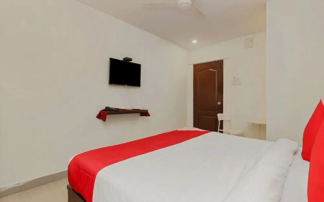 OYO 28743 Golconda Inn