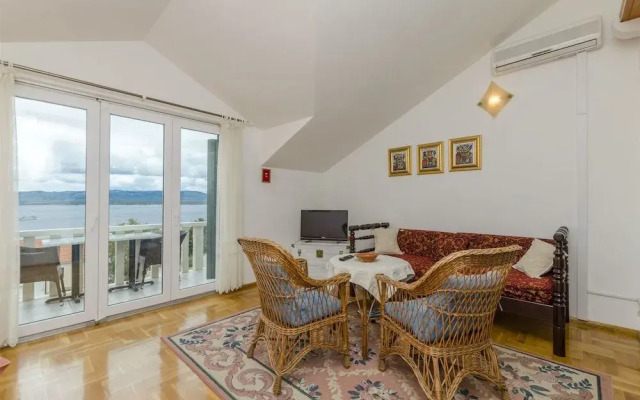 Apartment and Rooms Mate