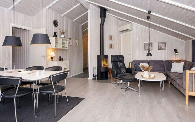 6 Person Holiday Home in Hemmet