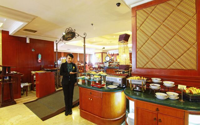 Grand Arkenso Parkview Hotel