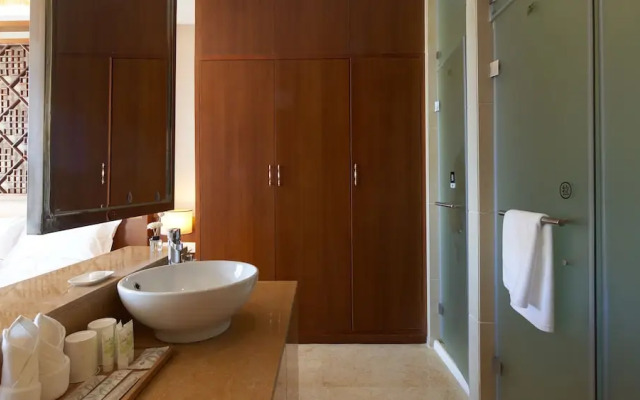 Floral Hotel Shangri-la Budange