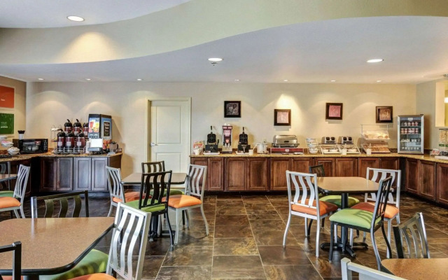 Comfort Suites near Hot Springs Park