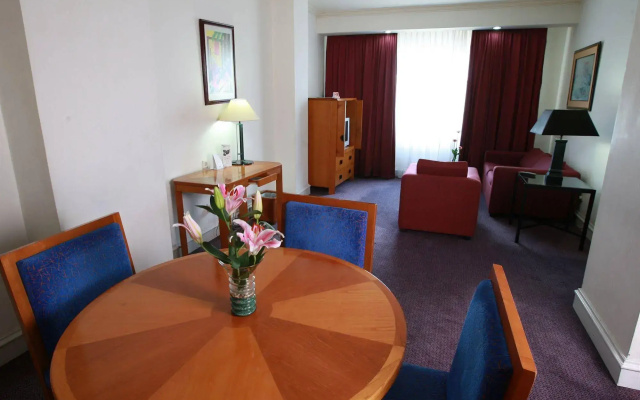 Surabaya Suites Hotel Powered by Archipelago