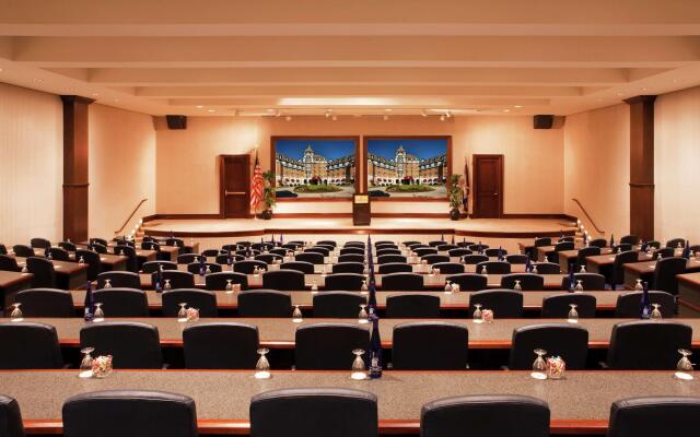 Hotel Roanoke & Conference Ctr, Curio Collection by Hilton