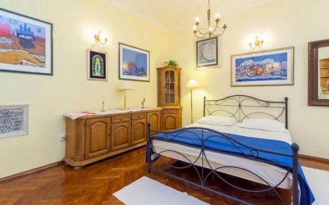 Amoret Apartments
