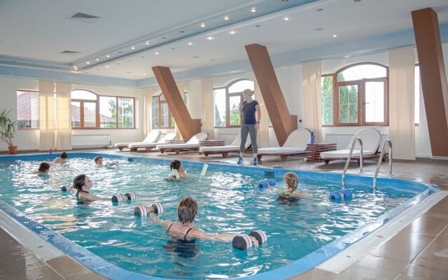 Q Resort and Spa Sacele	