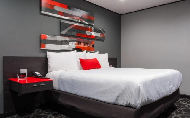 Astro Pasadena Hotel