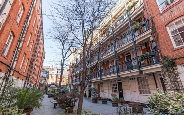 The Martlett Court Residence I