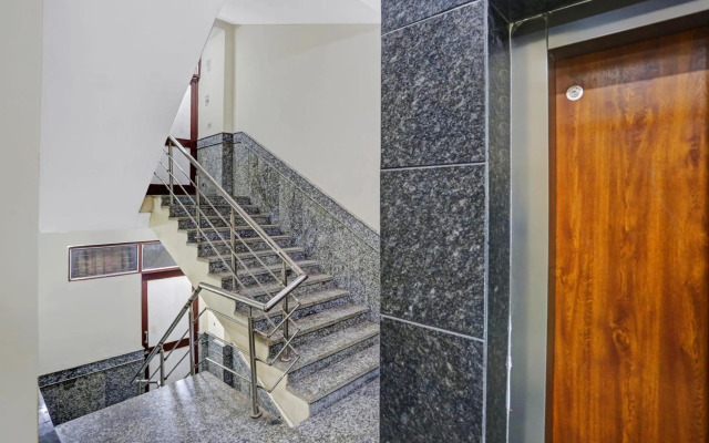 Collection O 70198 Metro View Ashok Vihar