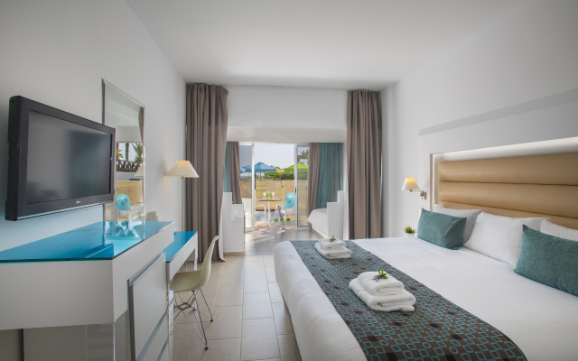 Leonardo Cypria Bay