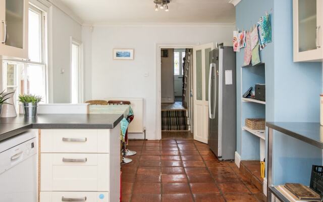 Spacious 3 Bedroom House In Dulwich