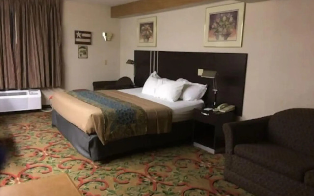 Pleasant Stay Inn & Suites