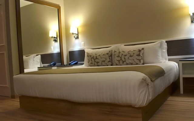 Hotel Plaza Revolución