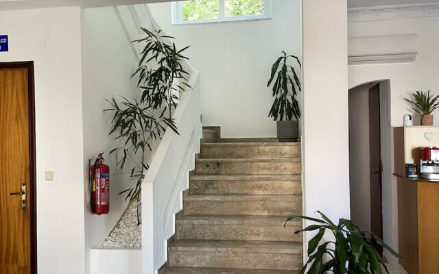Thelesi Apartments