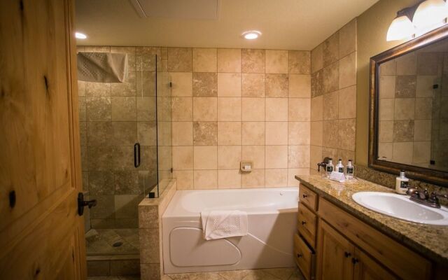 Stay in Comfort while Enjoying Valley Views by RedAwning