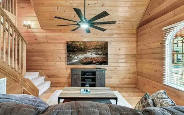 Lovely Cabin near GSMNP & Attractions