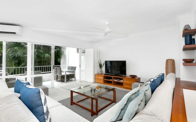 Poolside Apt in Alamanda Beachfront Resort 42