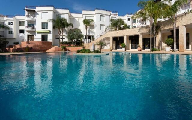 Superbe appartement avec piscine à Harhoura Témara