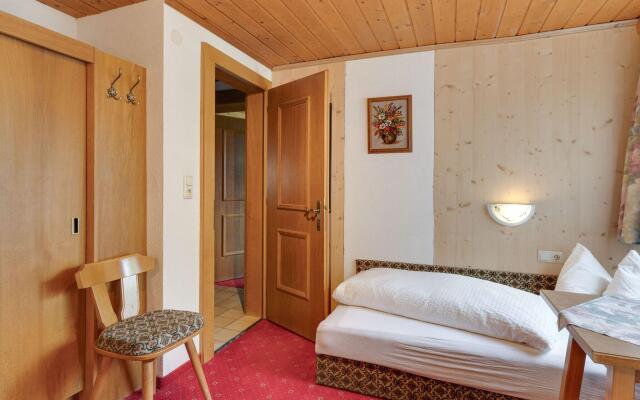 Spacious Apartment in Kappl