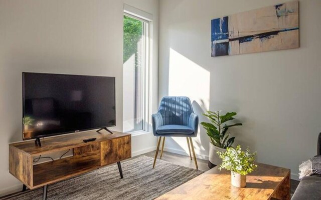 FRONTDESK Fairfax Flats West End Nashville