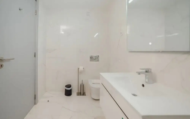 Amazing Riverview Apartment w Pool by Vacationy