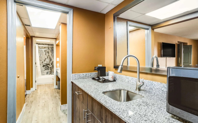 Quality Inn & Suites Corinth West