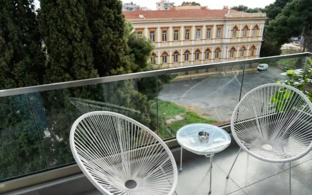 Velvet Luxury Studios in the City Center by BiNobi!