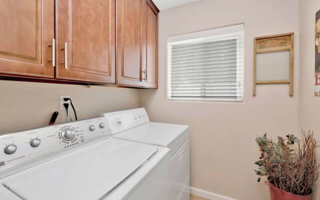 KIT Kat's Hideaway #1874