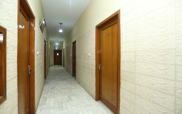 Gaurav Boarding House by OYO Rooms