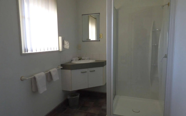 Alexandra Heights Motel