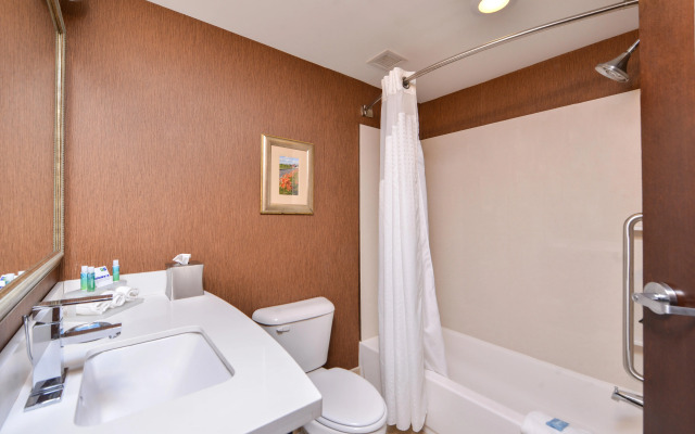 Holiday Inn Express Lewisburg/New Columbia