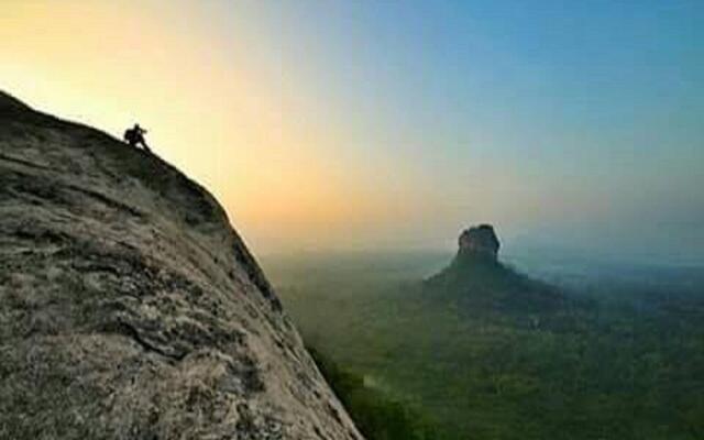 Sigiriya Vee Guest