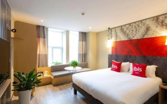 Ibis Hotel(Wulumuqi Nanhu square Branch)